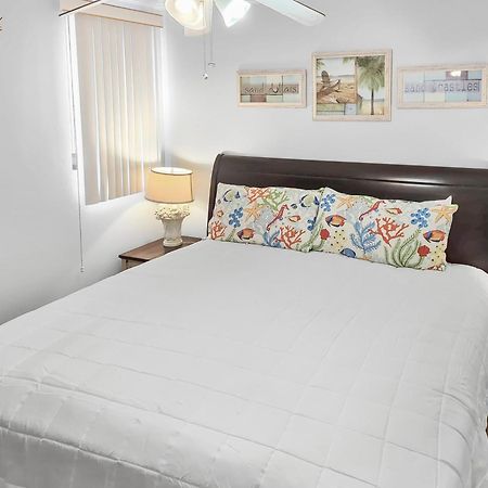 Is9-Cozy Upstairs Beachfront Condo - King Beds Форт Уолтън Бийч Екстериор снимка