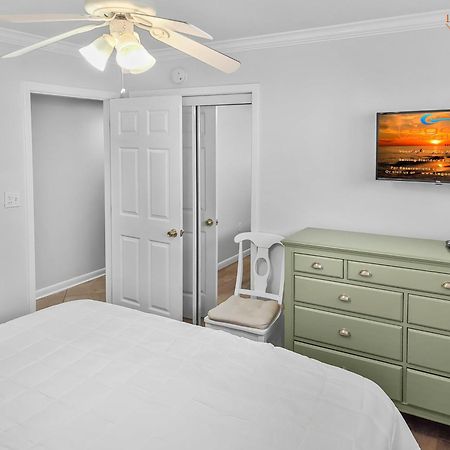 Is9-Cozy Upstairs Beachfront Condo - King Beds Форт Уолтън Бийч Екстериор снимка