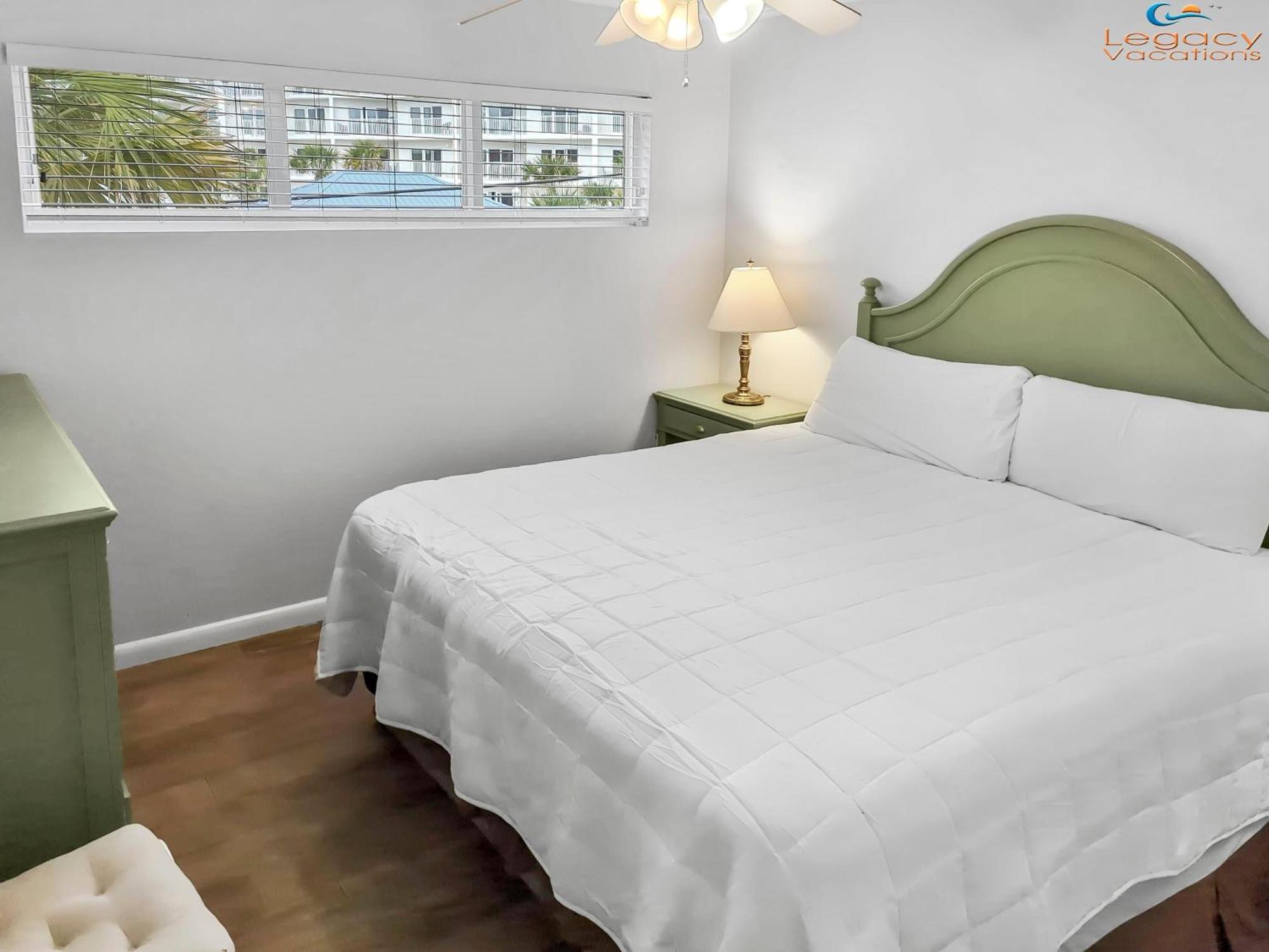 Is9-Cozy Upstairs Beachfront Condo - King Beds Форт Уолтън Бийч Екстериор снимка